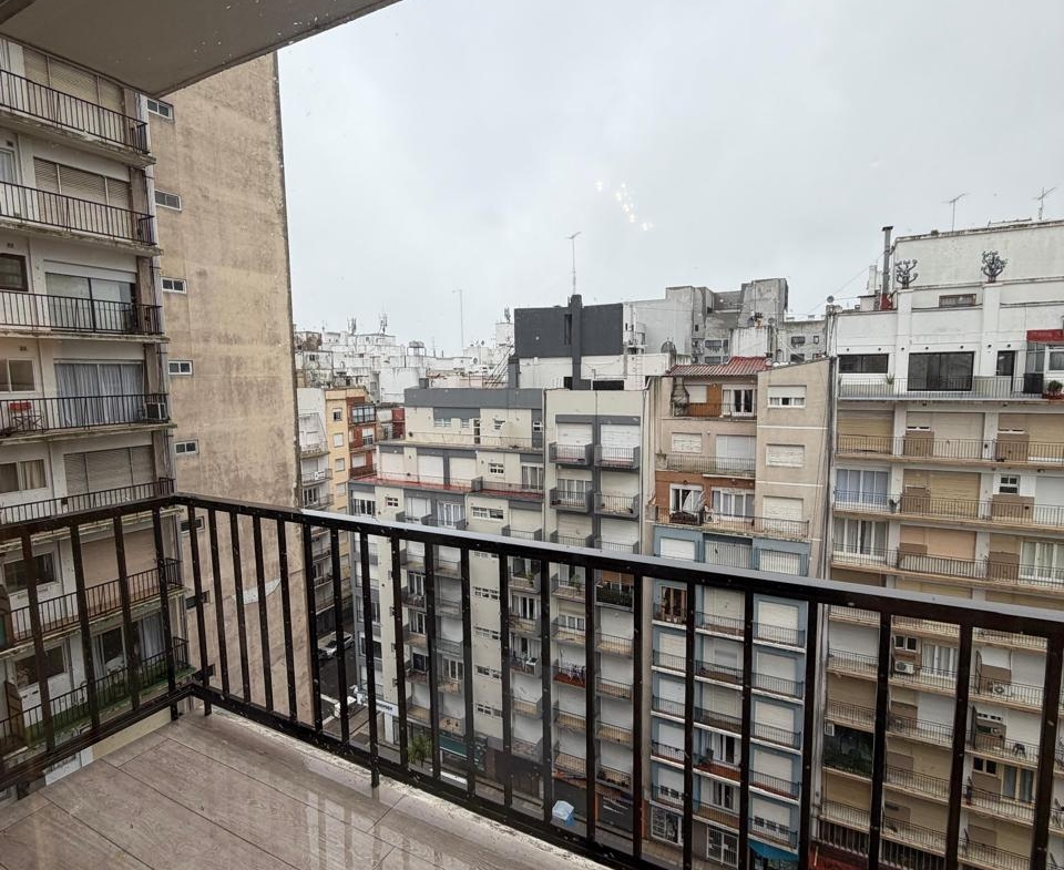DEPARTAMENTO DE 3 AMBIENTES CON BALCÓN – MORENO 2234