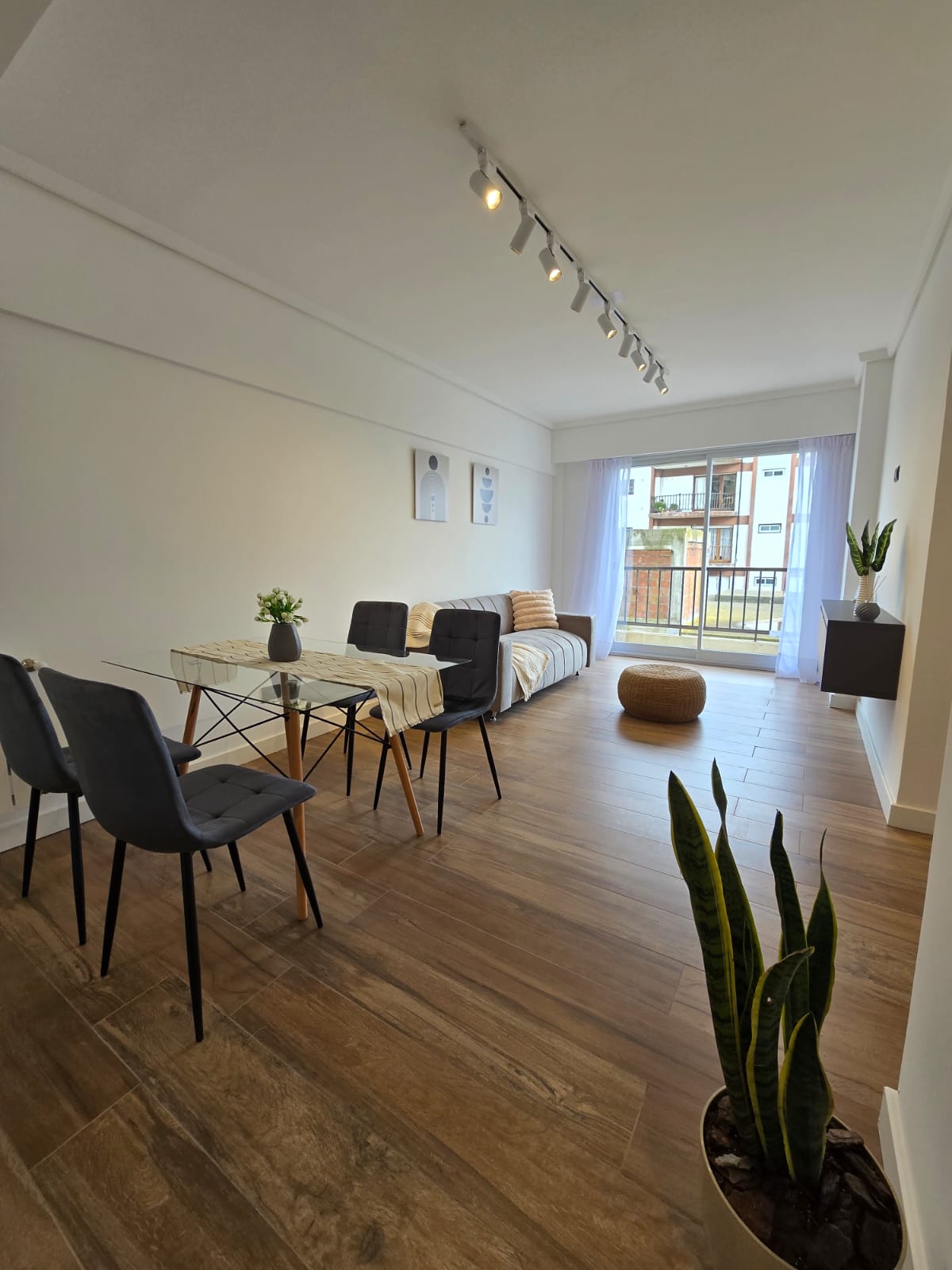 WhatsApp Image 2026-10-19 at 12.58.51 DEPARTAMENTO DE 2 AMBIENTES CON DOBLE BALCÓN – TORRE ANSER – CORRIENTES 2432