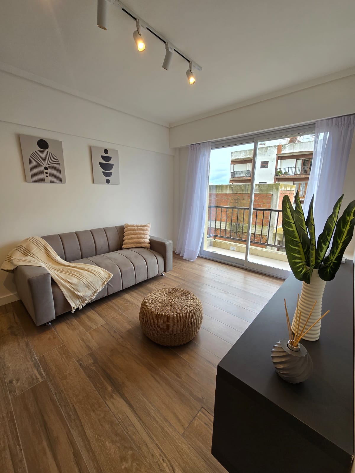 WhatsApp Image 2026-10-19 at 12.58.52 DEPARTAMENTO DE 2 AMBIENTES CON DOBLE BALCÓN – TORRE ANSER – CORRIENTES 2432