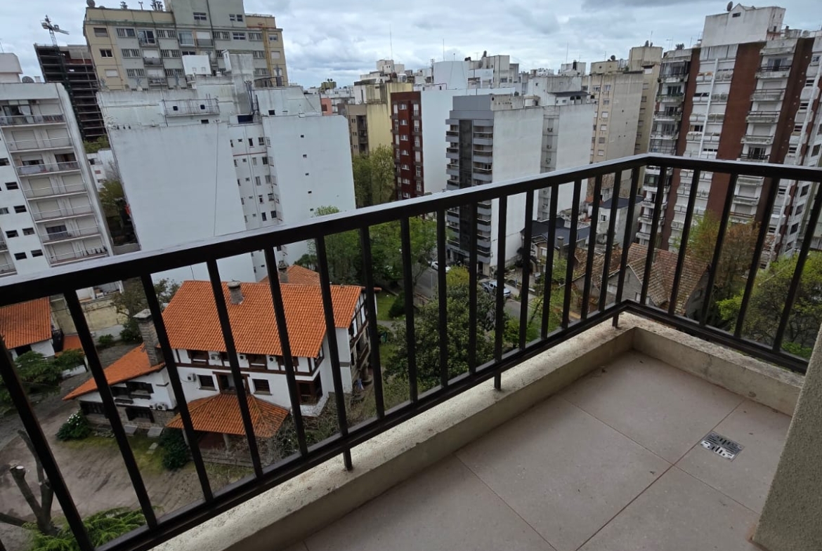 DEPARTAMENTO DE 2 AMBIENTES CON DOBLE BALCÓN – TORRE ANSER – CORRIENTES 2432