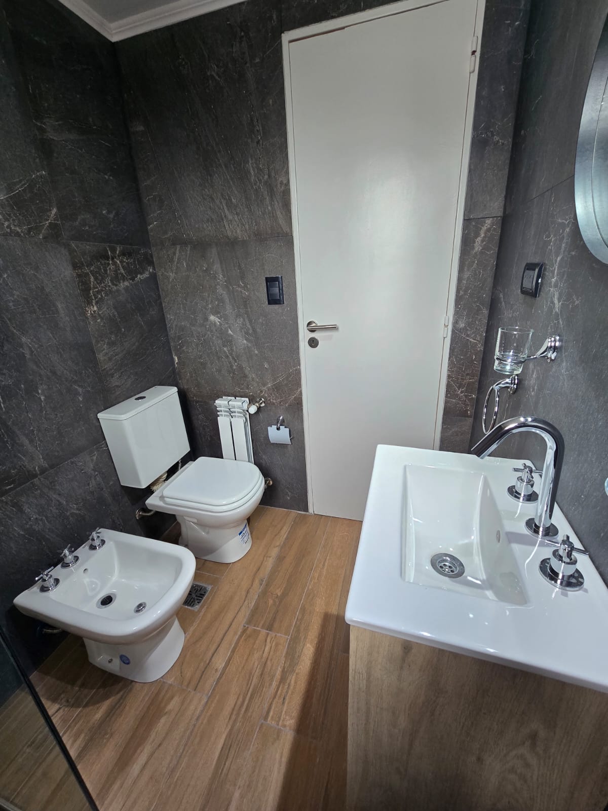 WhatsApp Image 2026-10-19 at 12.58.54 (1) DEPARTAMENTO DE 2 AMBIENTES CON DOBLE BALCÓN – TORRE ANSER – CORRIENTES 2432