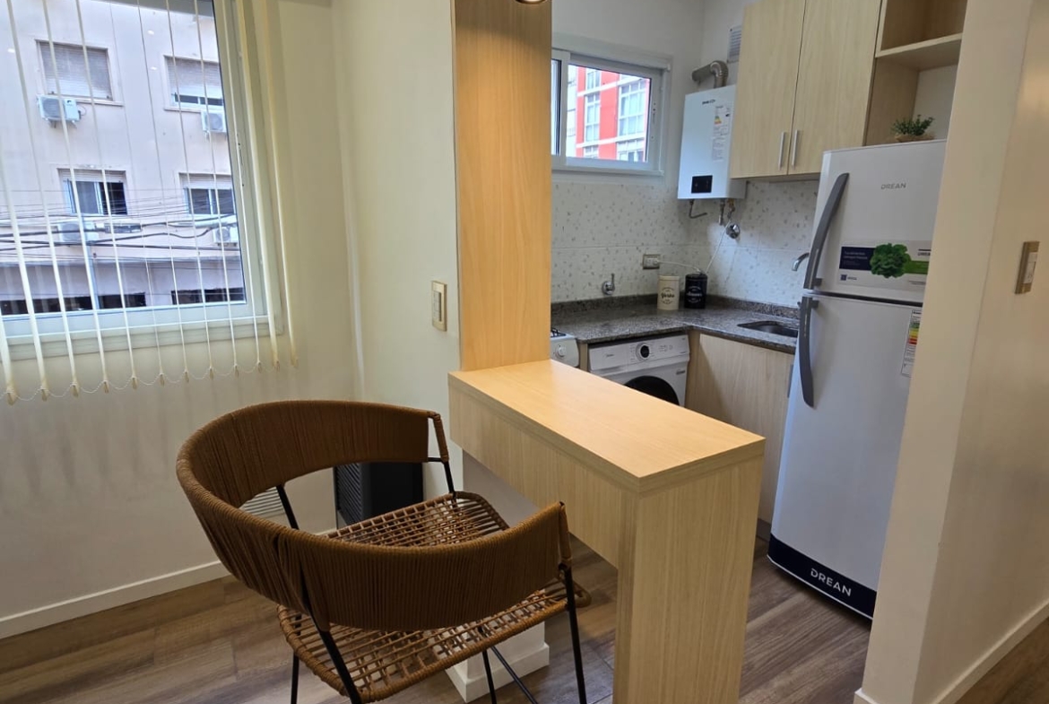 DEPARTAMENTO DE 2 AMBIENTES COMPLETAMENTE RECICLADO – BROWN 1712